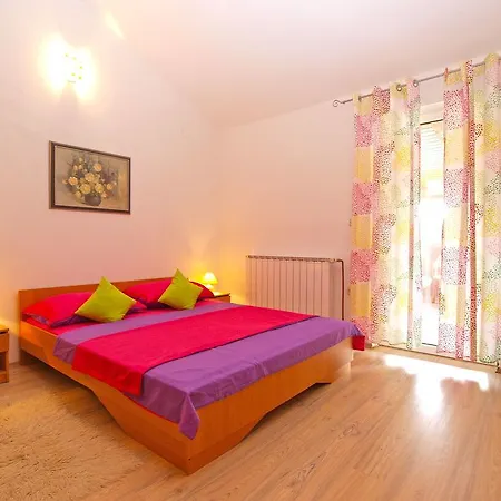 Anto 1296 Appartamento Pola