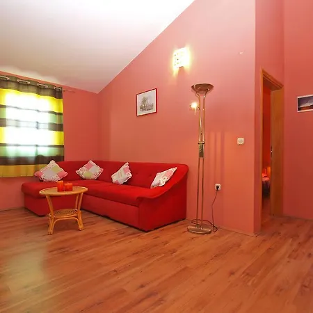 Anto 1296 Appartamento Pola