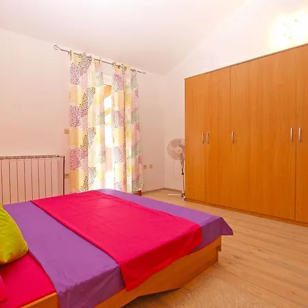 Anto 1296 Appartamento Pola